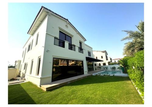 Luxury Paradise 7 Bedroom Plus Maids Villa