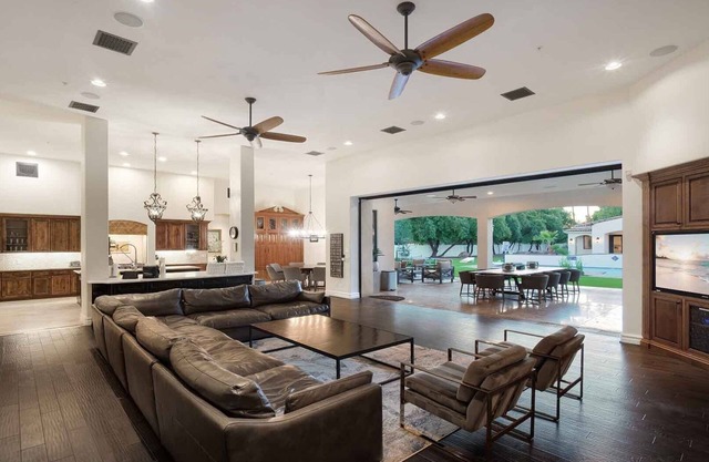 Luxury Paradise Valley Villa - Pool, Sand Volleyball & Outdoor Cabana