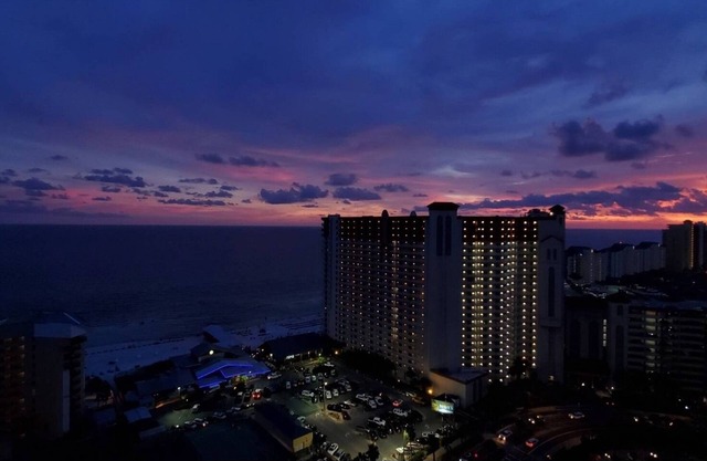 Luxury Penthouse Suite Ocean View 21st Floor 1681 sqft
