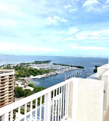 Luxury Penthouse with Private Rooftop Terrace in Coconut Grove Hotel