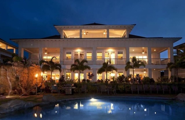 Luxury Poolside Villa | Stunning Ocean View, Lanai