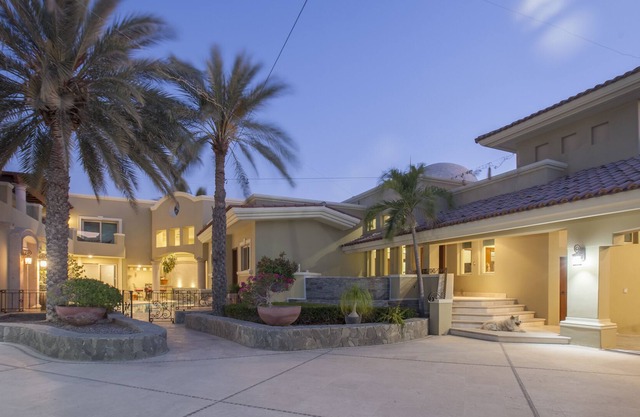 Luxury Private Pool Villa at La Paz