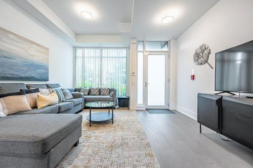 Luxury Property in Downtown Core walk to CN TOWER