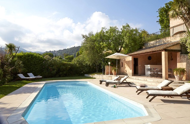 Luxury Provencal villa with heated pool and gym in St Paul