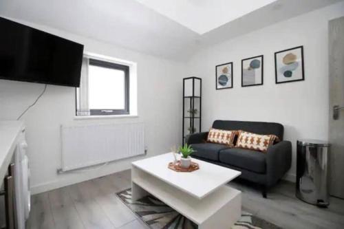 Luxury Redefined:Cardiff 1-bed