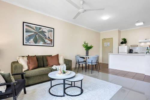 Luxury Retreat in Cairns with Pool