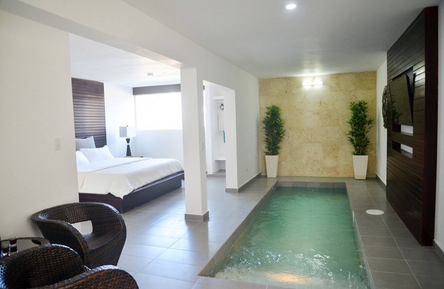 LUXURY ROOM WITH PRIVATE POOL! Guest friendly, central Sosua