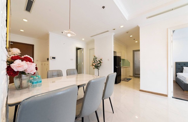 Luxury Royal Landmark 81 & Vinhomes