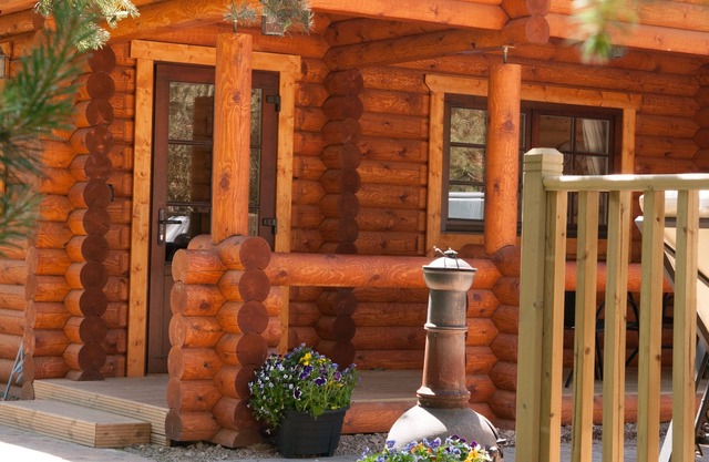 Luxury Scandinavian Log Cabin With Huge Private Hot Tub
