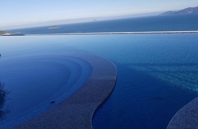 Luxury Scenia Bay Apartment with Seaview