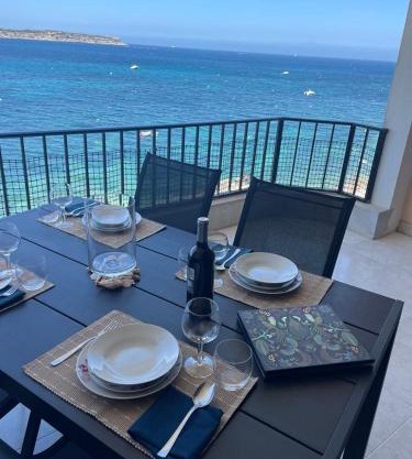 Luxury Seafront Apartment with Panoramic Views- Ghadira, Mellieha Bay