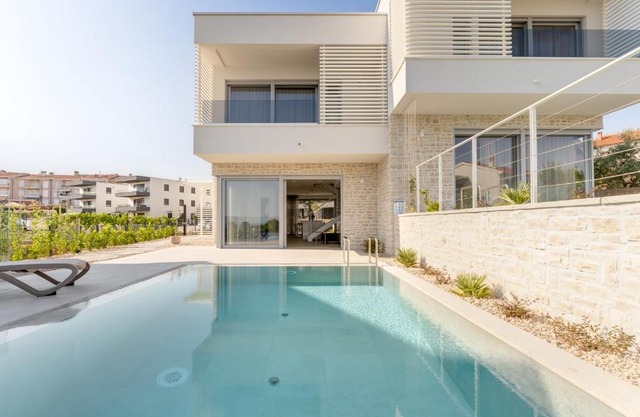 Luxury semidetached villa Smokva 1 - near the center and sea - by TRAVELER tourist agency Krk