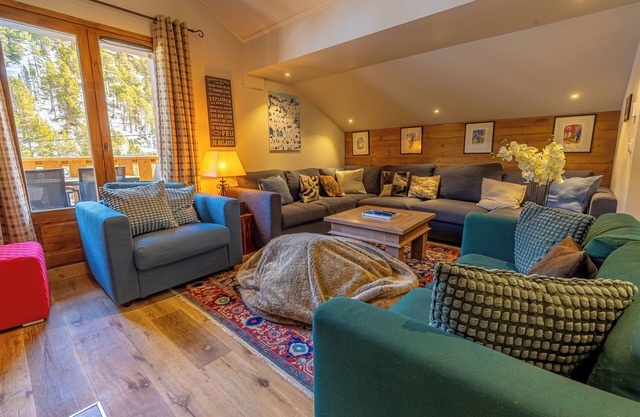 Luxury ski-in, ski-out apartment in Les Arcs 1950, with 4 bedrooms sleeping 10