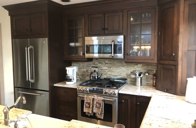 Luxury Ski Town House. 3 Floors.Slopeside 2200 Square Feet