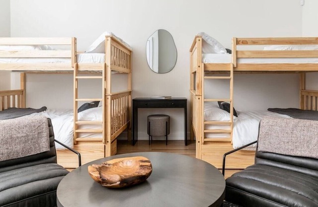 Luxury SOHO Styled Two-Level Townhouse - Old Town