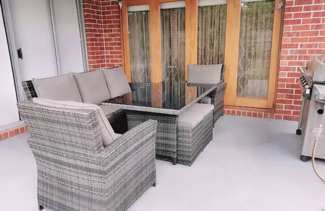 Luxury Spacious Living In Heart of Ringwood