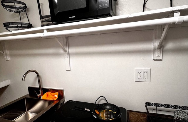 Luxury studio apartment in Hollywood near the Seminole Hard Rock Hotel & Casino.