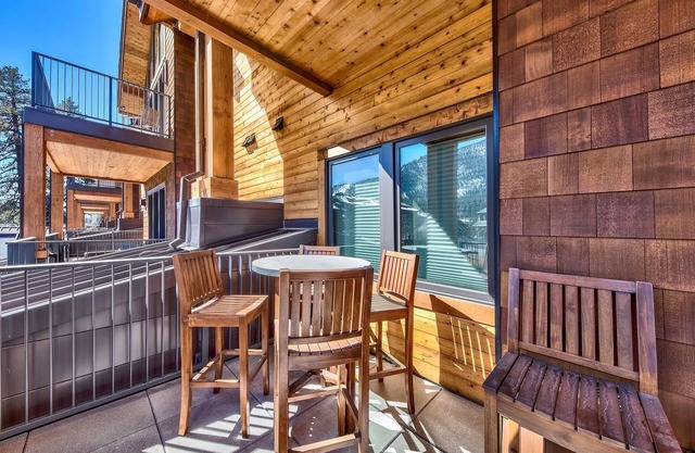 Luxury Three Bedroom Residence steps from Heavenly Village Book 7 Nights for 10% Off by RedAwning
