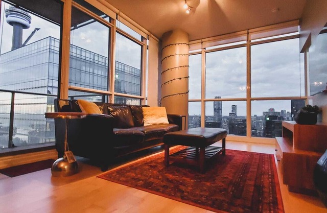 Luxury Toronto Canada Downtown Hotel Towers by Scotiabank Arena | 2+2