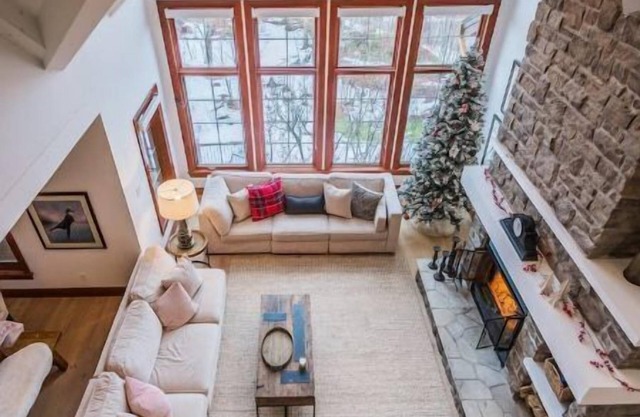 Luxury Tremblant Chalet - Ski-in/Ski-out Panache
