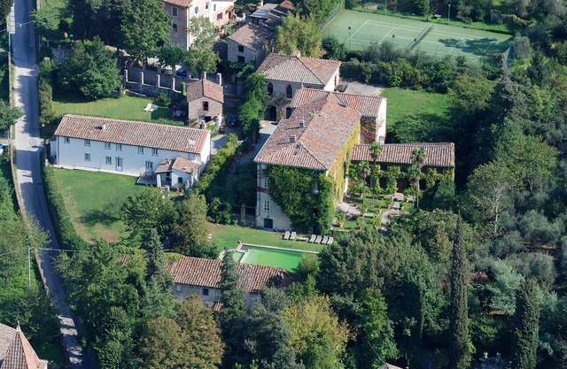 Luxury Tuscan C18th Villa Surrounded By Olive Groves, With Pool And Tennis Court