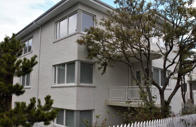 Luxury Two Bedroom apartment (1) quiet family neighbourhood, close to the center