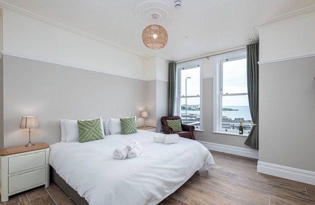 Luxury Ty Glas Beach House sleeps 22 across 11 ensuite rooms with indoor Swimspa