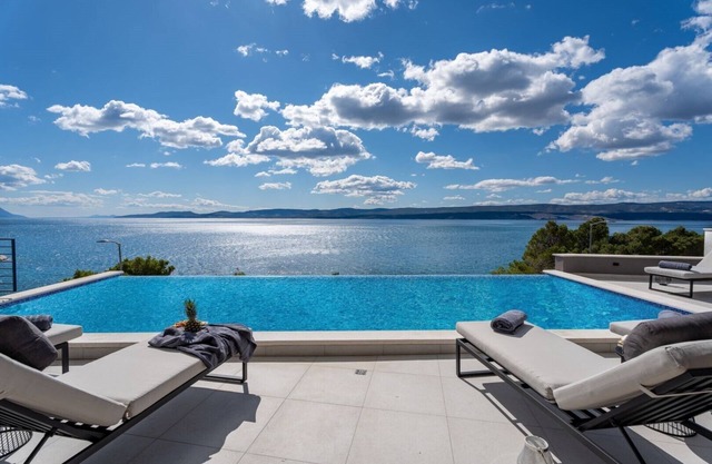 Luxury villa Euphorica Omis with pool, jacuzzi, sauna, gym