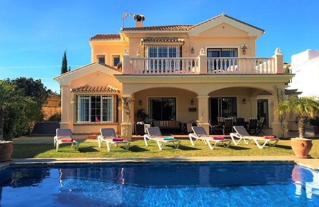 luxury villa ALL INCLUDED! ADSL, electricity, water, pool, SAT-TV, garden
