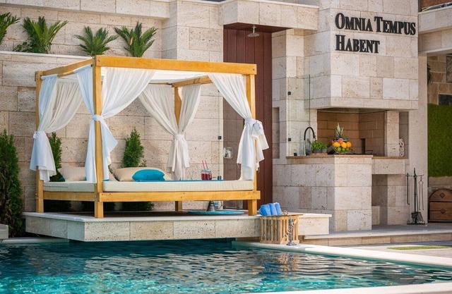Luxury Villa Accanto Mare with pool and jacuzzi at the beach on the peninsula Ciovo