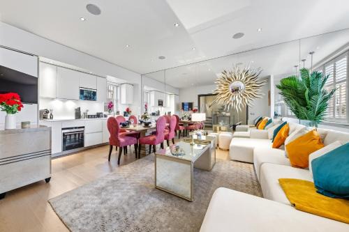 Luxury Villa by Hyde Park