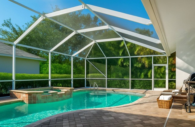 Luxury Villa Casa Blanca Naples ⭐ Heated Pool & Spa, Close to 5th Ave & Beaches