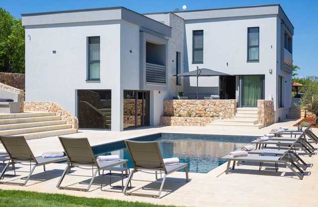 Luxury Villa Equinox with Heated Pool