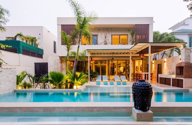 LUXURY VILLA FOR UP TO 16 GUESTS - 5 MINUTES FROM THE BEACH BY CAR