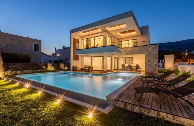 Luxury Villa Papillon Split with private infinity pool and sea view in Kastel Kambelovac - Split
