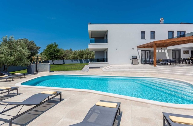 Luxury Villa Immensity with Pool