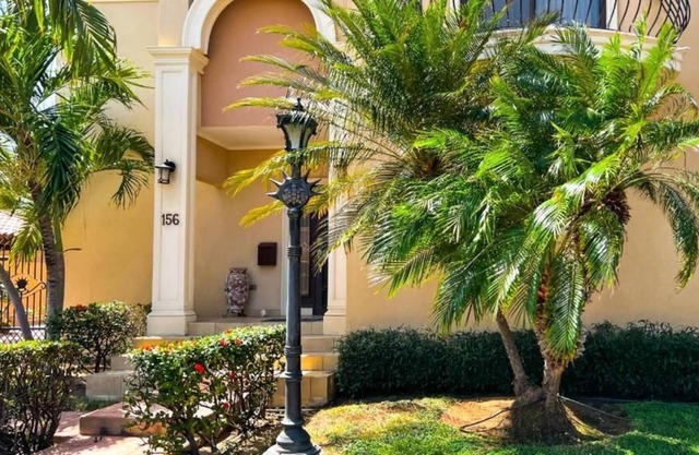Luxury Villa in Gold Coast 3 Community Pools