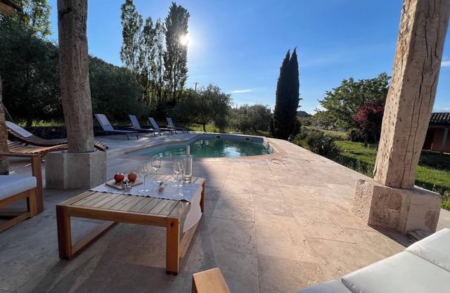 Luxury Villa in Provence - private Pool, Garden, Olives trees- Sleeps 12