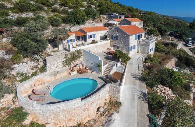 Luxury Villa in Zavala w/pool