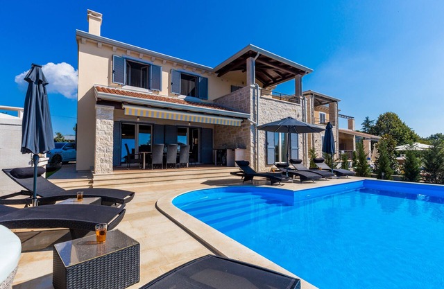 Luxury villa Laura An in Kastelir/Deklici