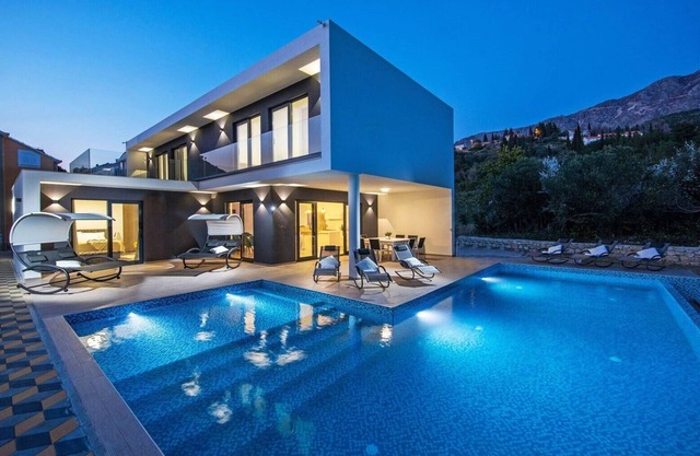 Luxury Villa Mlini Quiet Land with private pool