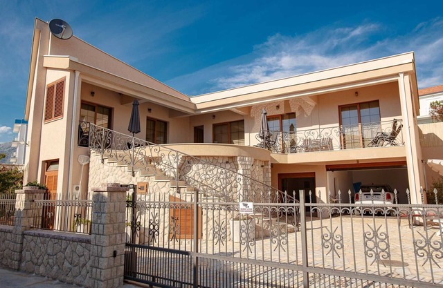 Luxury Villa Napoli Colurful and Bright