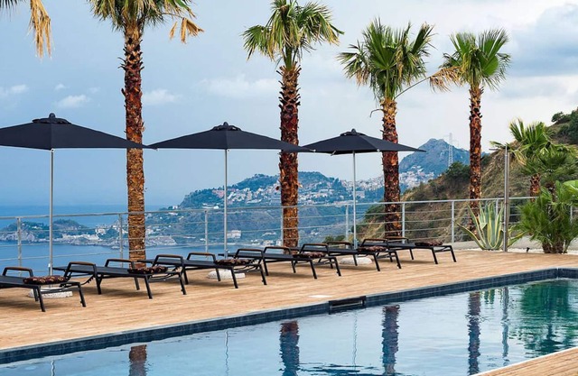 Luxury villa near the sea with private heated pool