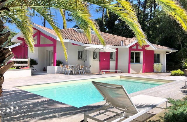Luxury villa on Seignosse golf course, heated swimming pool, 2 terraces: golf & swimming pool