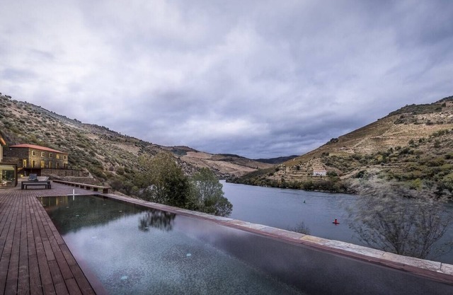 Luxury villa on the banks of the River Douro!