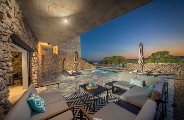Luxury villa Salt - with private pool and beach