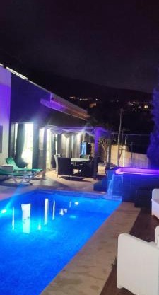 LUXURY VILLA SEA VIEWS HEATED POOL private jacuzzi wifi bbq parking tennis court