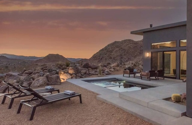 Luxury Villa with Pool, Spa & Stunning Views, 5 Min. to JT National Park · Skyfa