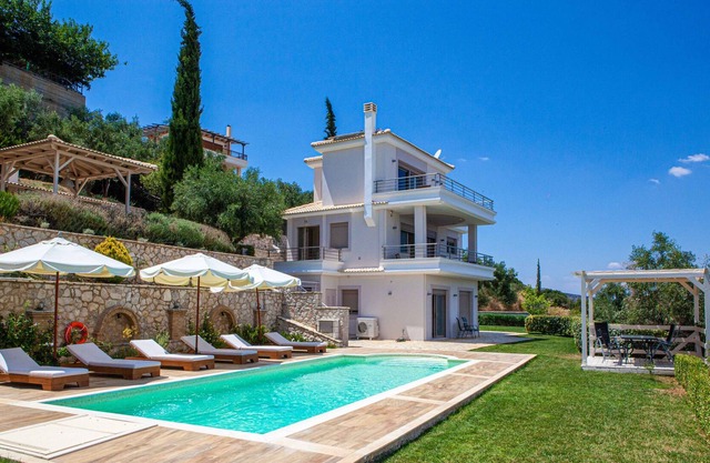 Luxury Villa with Pool, Jacuzzi