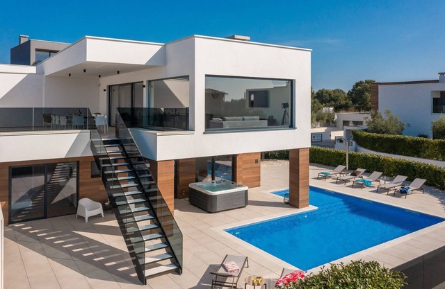 Luxury villa with private pool, jacuzzi, sauna, sea view